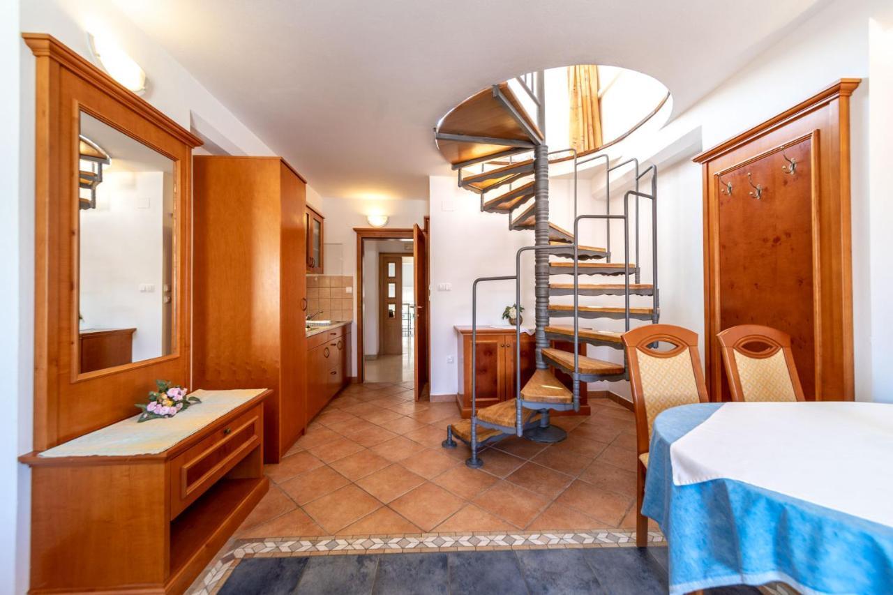 Apartments Residence Astoria ラブ エクステリア 写真